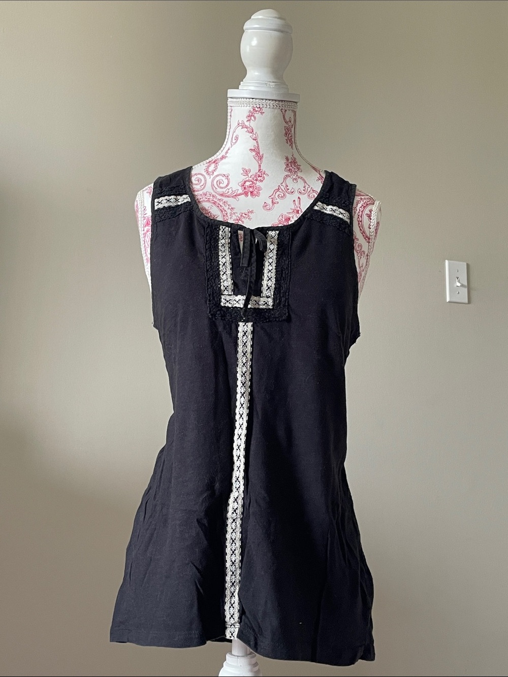 Sonoma Black Sleeveless Tunic with White Embroidered Trim